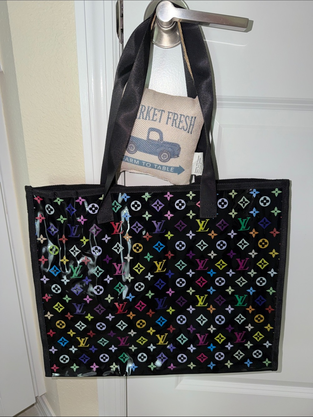 Reusable plastic tote bag